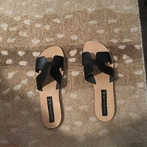 Barely Worn Steve Madden Black Sandals Size 7.5